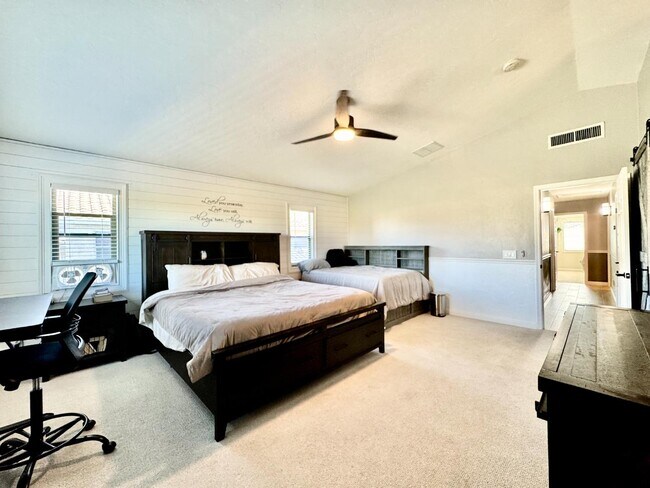 Building Photo - 12768 N Lantern Way