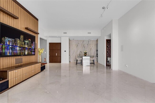Building Photo - 900 Brickell Key Blvd