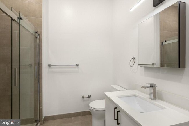 Building Photo - 1935 E Hazzard St