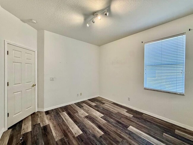 Building Photo - 10226 Evergreen Hill Dr