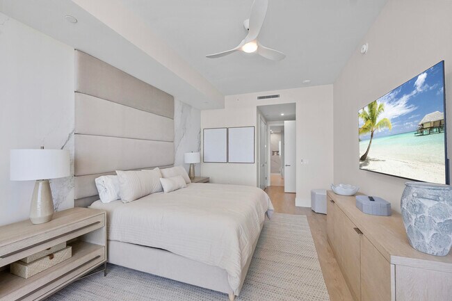 Building Photo - 220 Lake Shore Dr