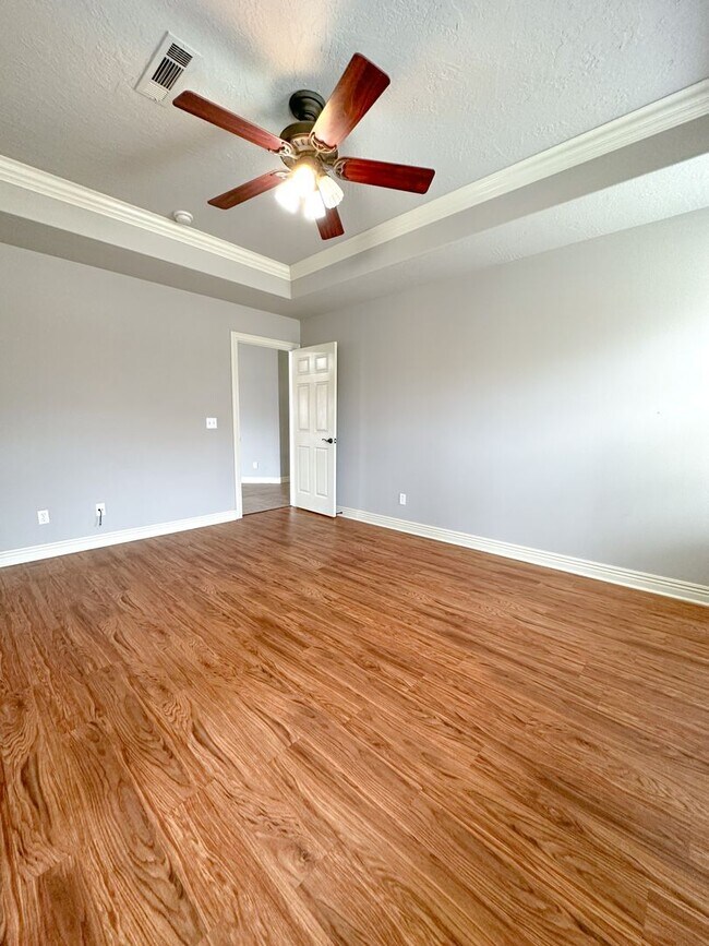 Building Photo - 3 Bed, 2 Bath Home in Fayetteville!