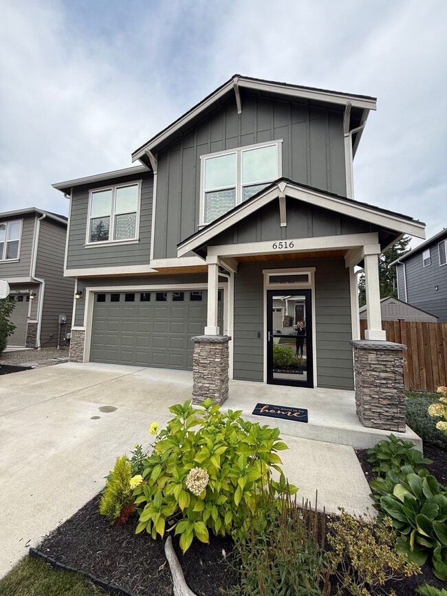 Building Photo - Home in Central Kitsap