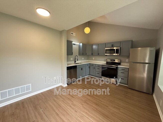 Building Photo - 608 N Jackson St