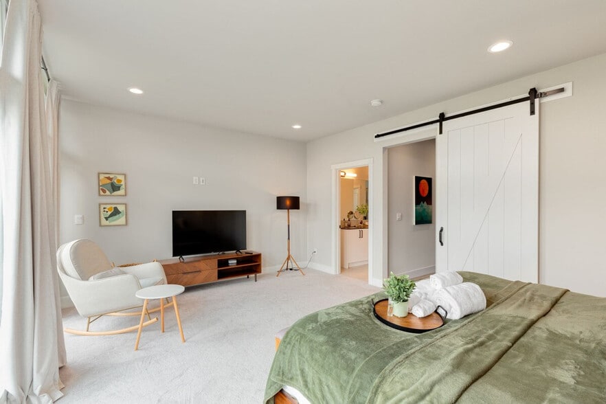 Building Photo - 167 Valley St