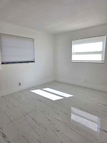 Building Photo - 364 NW 2nd Ct