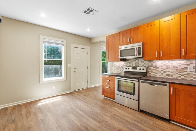 Building Photo - 333 W Hutchison St