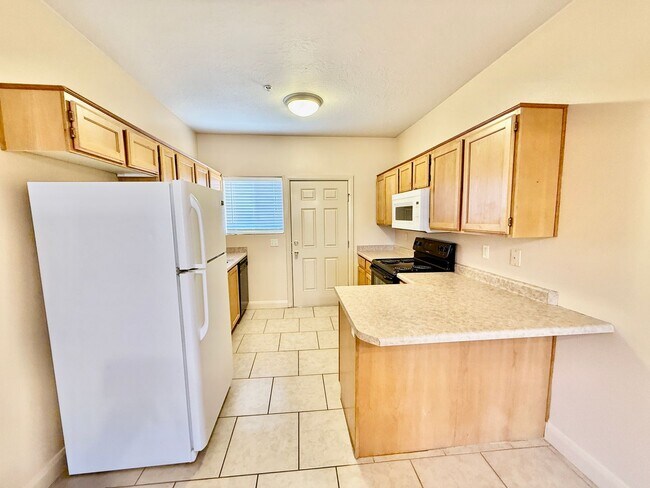 Building Photo - La Venita Condo #B3