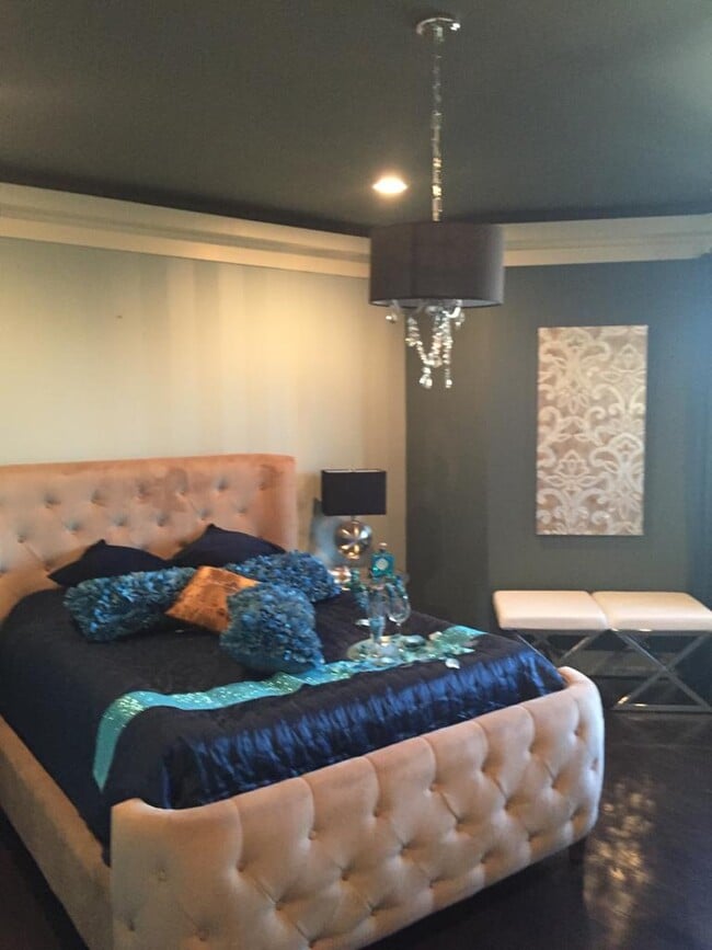 Building Photo - 4234 S Ellis Ave