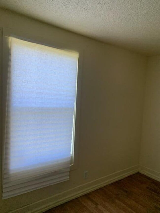 Building Photo - Cozy 3 Bedroom Home with Spacious Yard in ...