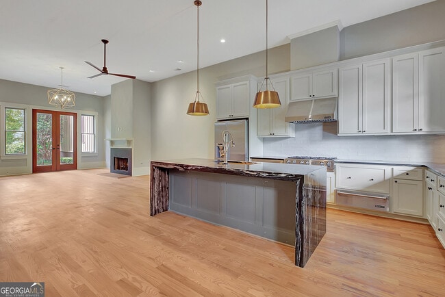 Building Photo - 10659 Serenbe Ln