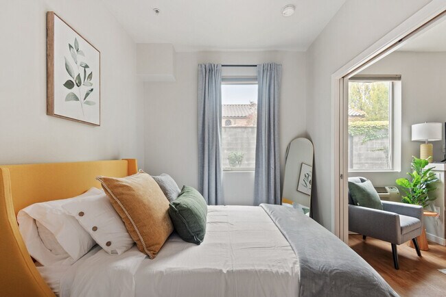 Building Photo - 1607 NW Davis St