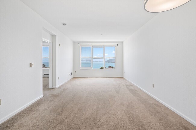 Building Photo - Pet Friendly, Luxurious Condo w/Bay Views....