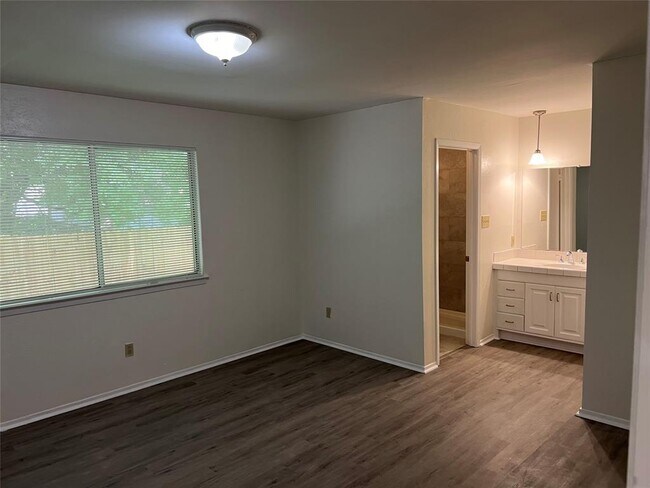 Building Photo - 12607 Lamplight Village Ave