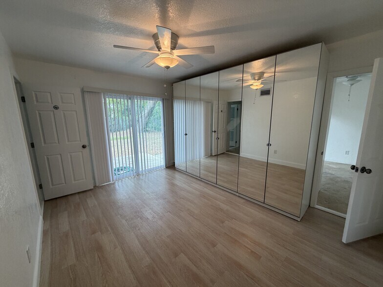 Building Photo - 3 Bed/3 Bath
