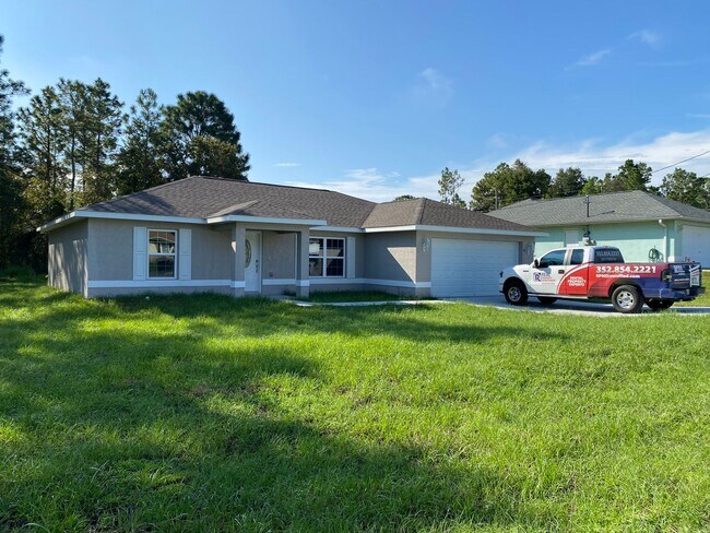 Building Photo - Custom Home - Desirable SE Ocala Neighborhood 3/2/2 **Won't Last**