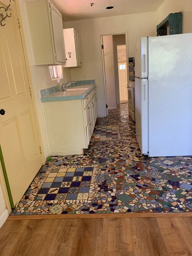 Building Photo - best of both worlds