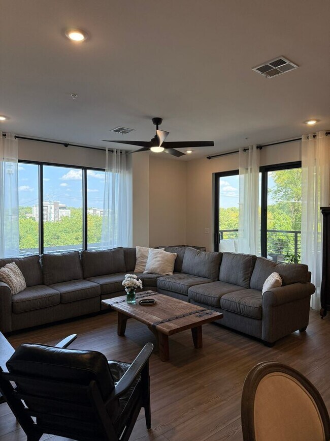 Building Photo - 100 Quartz Knl