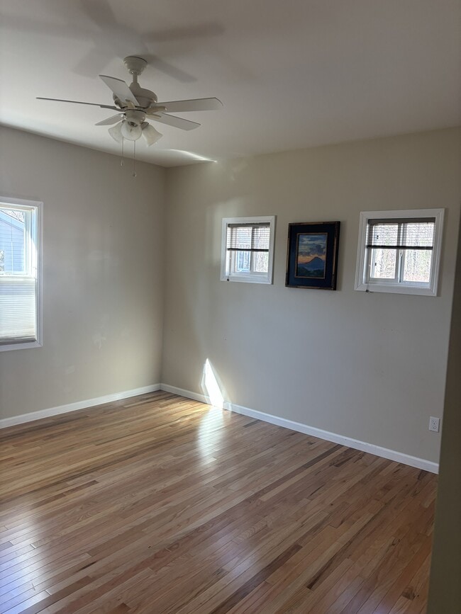 Building Photo - 477 Probart St