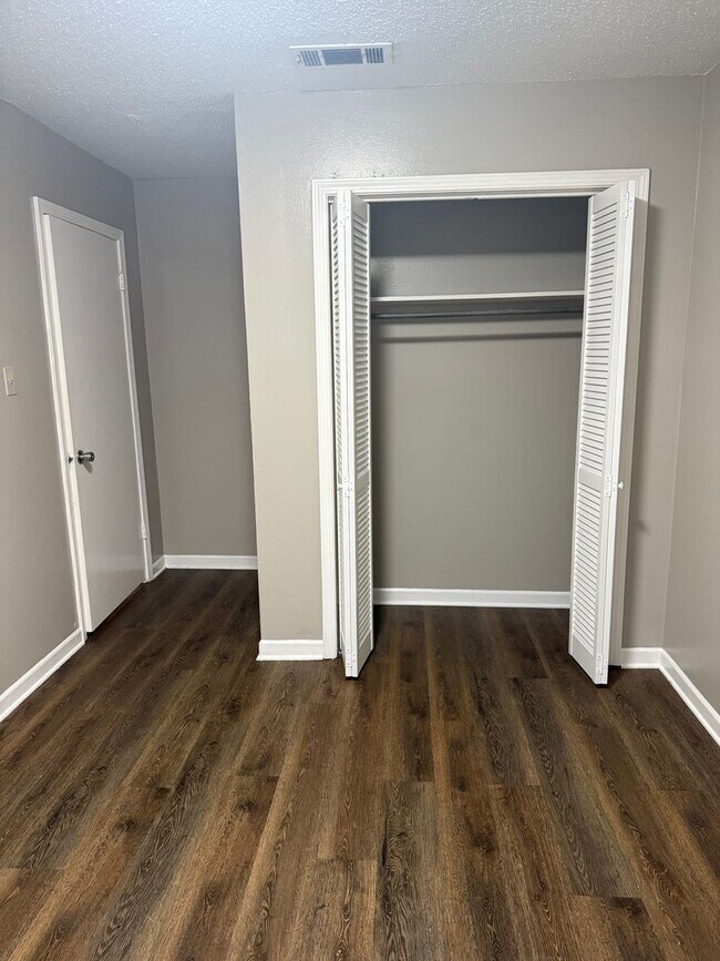Building Photo - 8155 Starwood Ct