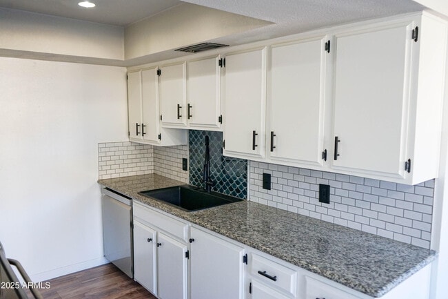 Building Photo - 1261 N 84th Pl