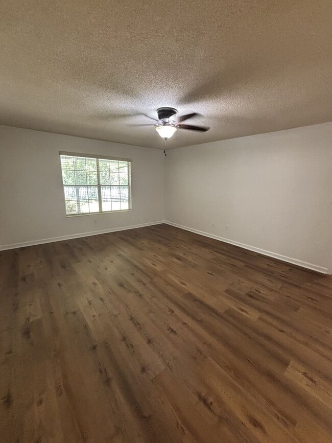 Building Photo - 2 Bed 2 Bath Pelham Available for immediat...