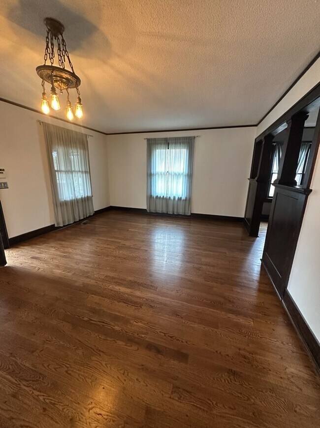 Building Photo - Charming 3BR Brainerd Home with Screened Porch