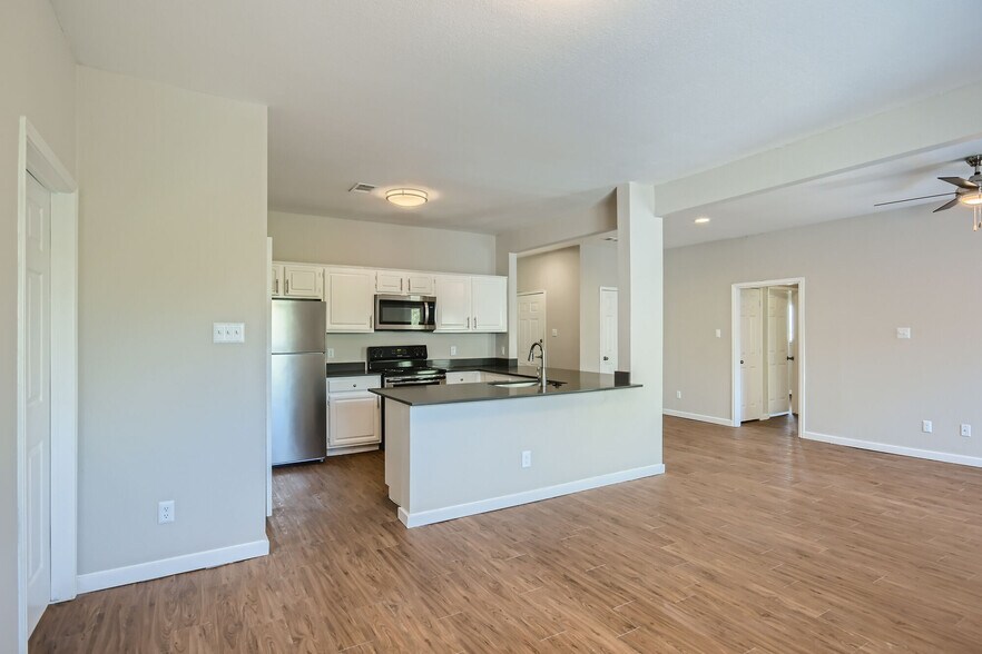 Ascent Lake Worth 6303 Shady Oaks Manor Dr Fort Worth TX 76135