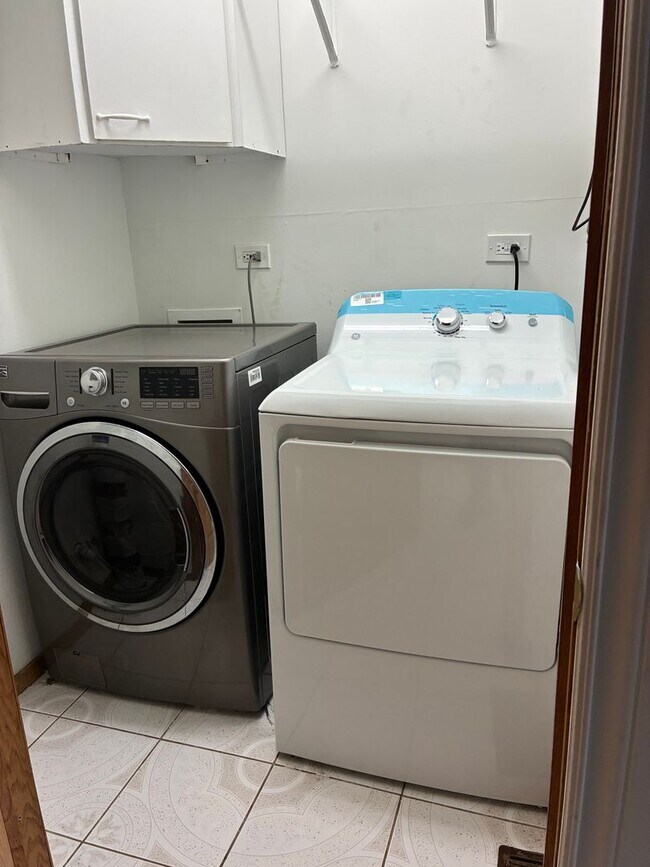 Building Photo - 5309 30th Pl