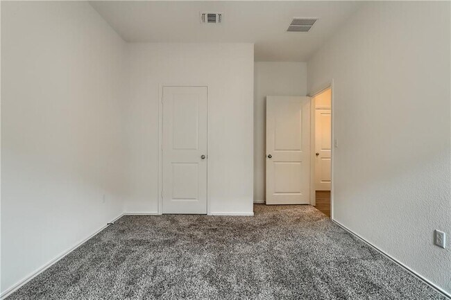 Building Photo - 7213 Tonka Ln