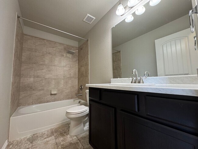 Building Photo - Newer 4 bedroom in The Vistas at Meridian Ranch