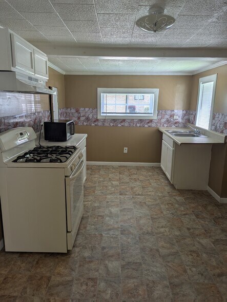 Building Photo - 117 Abernathy Ave