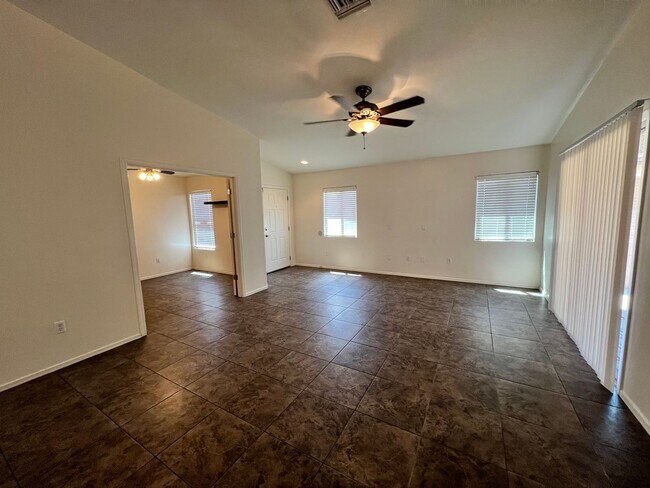 Building Photo - 4137 E Shadow Branch Dr