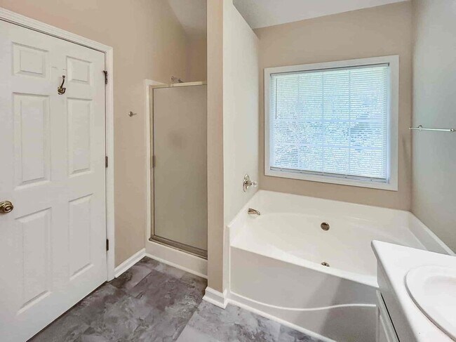 Building Photo - 6090 Farmwood Way SE