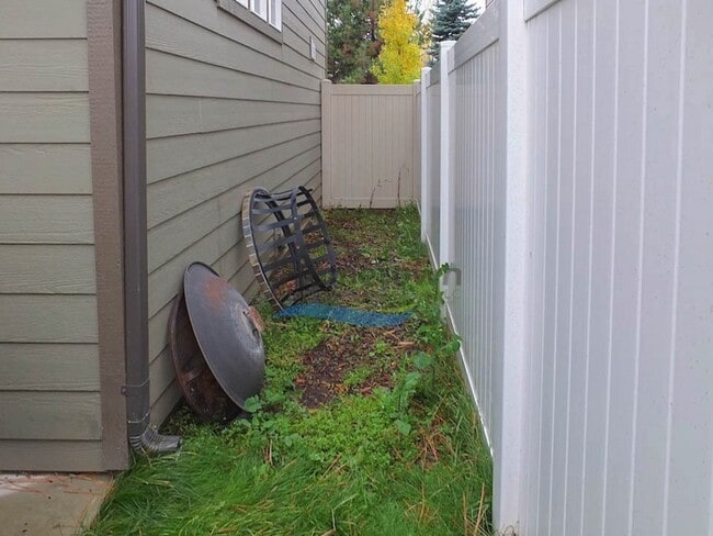 Building Photo - 2 Bedroom & 1.5 Bathroom Coeur d'Alene Hom...
