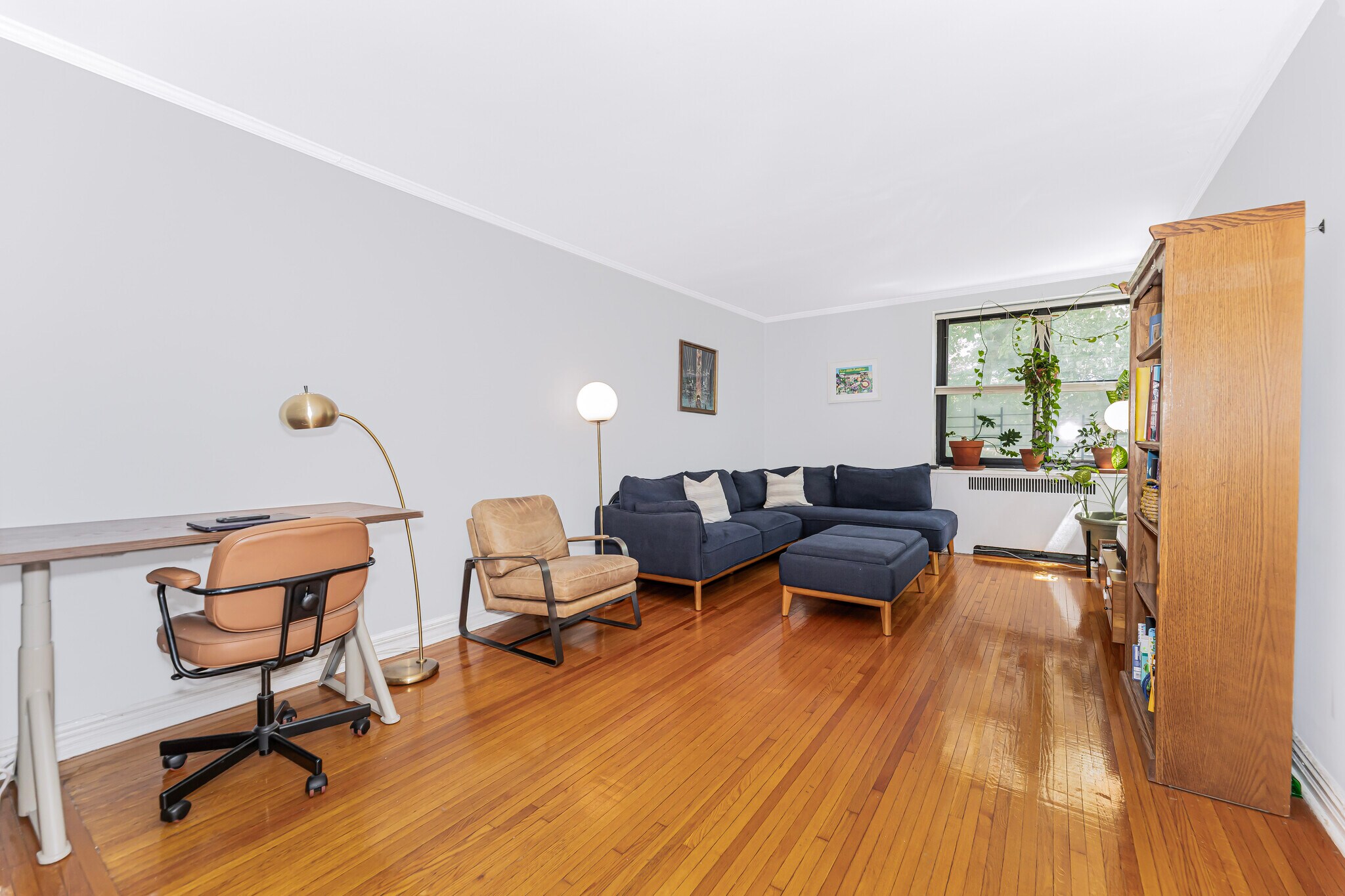 Building Photo - 306 E Mosholu Pky S