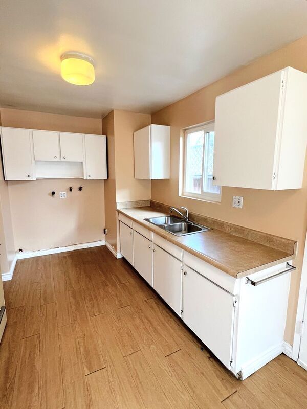 Building Photo - 4747-4747 W 160th St