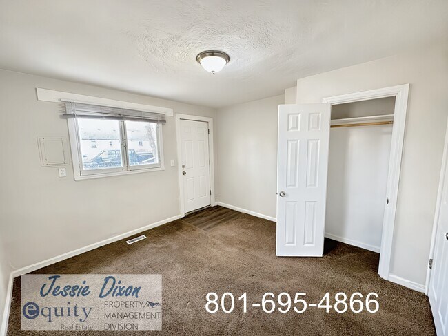 Building Photo - 940 Kiesel Ave