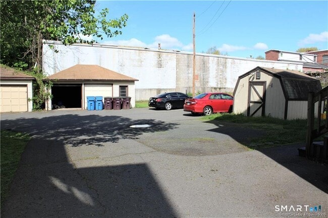 Building Photo - 492 Stanley St