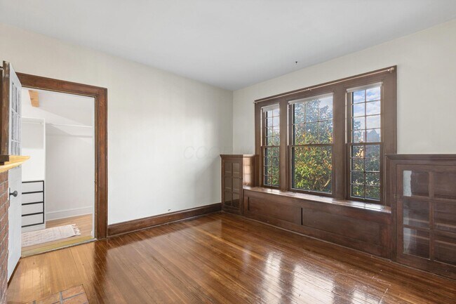 Building Photo - 439 Thurman Ave