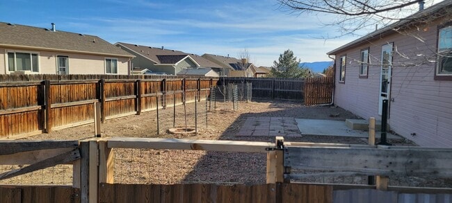 Building Photo - 3 Bedroom Home