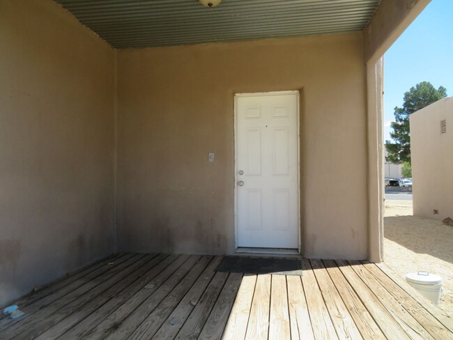 Building Photo - Clean 2 Bedrooms 1 Bath Close to NMSU