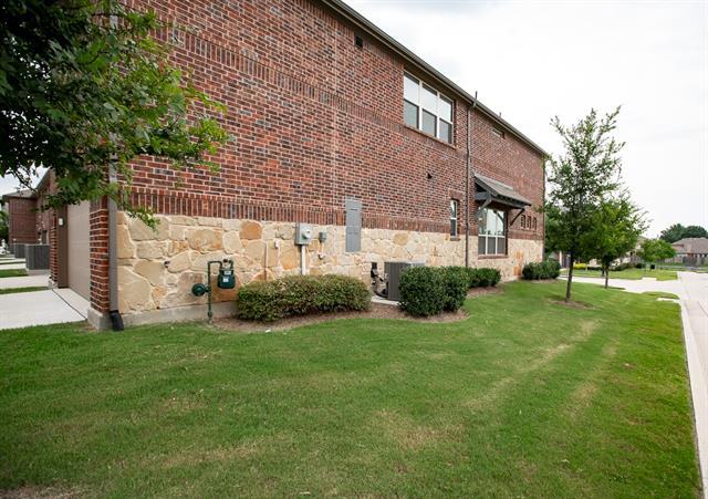 Building Photo - 3928 Cresthill Dr