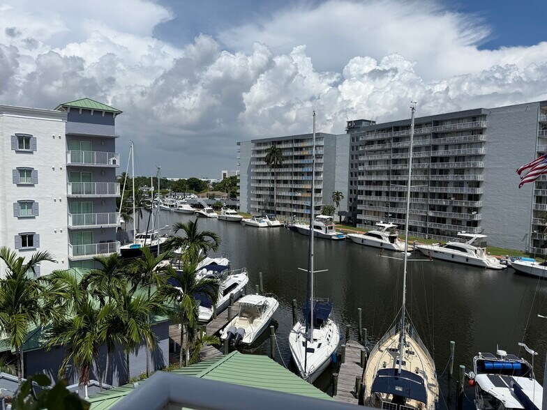 View! - 2415 NW 16th Street Rd