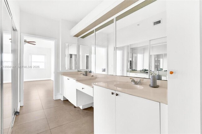 Building Photo - 10730 NW 66th St