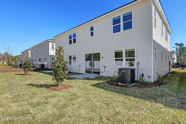 Building Photo - Modern 3-Bedroom Townhome with Two-Car Garage in Crossroads Station