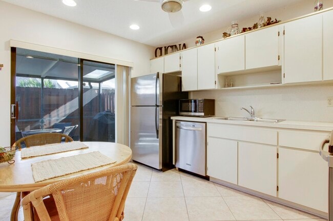 Building Photo - 7919 SE Villa Cir