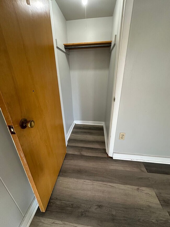 Building Photo - 127 Schoolhouse Rd