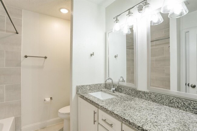 Building Photo - 219 Greenshire Dr