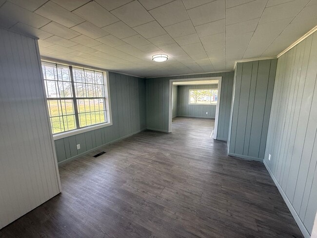 Building Photo - Renovated 5 Bedroom 2 Bath Home for Rent!